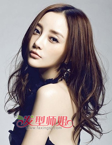 辣妈发型时尚吸睛 李小璐最新发型清爽来袭