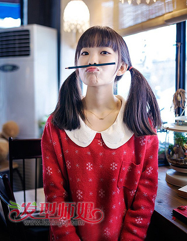 精致扎发清新减龄 俏皮双马尾彰显青春活力