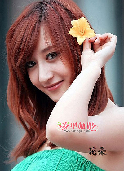 卷发发饰绝佳搭配 女神形象触手可及