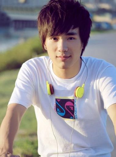 18岁男生斜刘海发型 斜刘海男生发型集锦