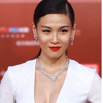 干练简单的扎发发型 时尚发型女扎头发图片