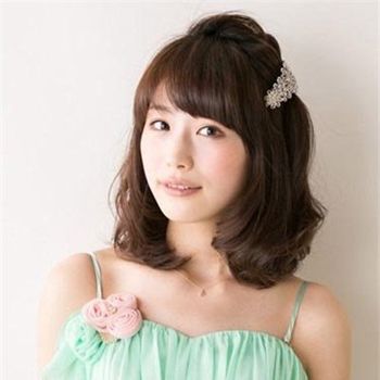 梨花头怎样扎头发好看 中长梨花头扎发发型图片