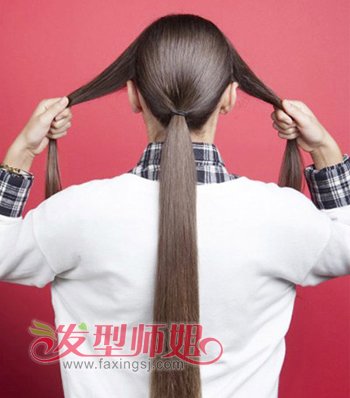 教直头发马尾发型扎发步骤 中长直发马尾发型扎法