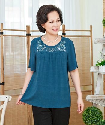 老年方脸适合的发型图 老年妇女方脸发型图片