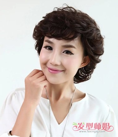 中年圆脸有什么适合的发型 50中年圆脸妇女发型