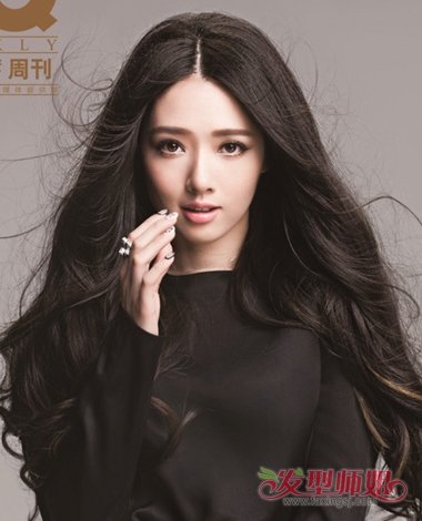 额头短脸大适合什么发型 大额头方脸适合中分吗