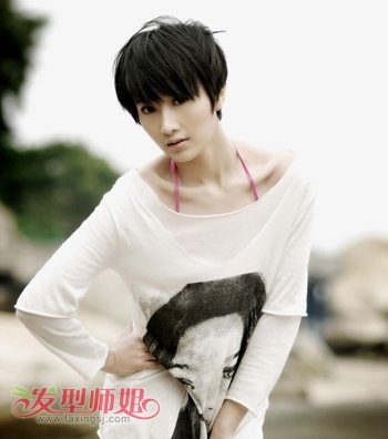 中年女人短发纹理烫发型 女中短纹理烫发型