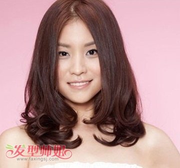 圆胖脸还黑点适合什么样的短发 圆脸时尚短发发型图片