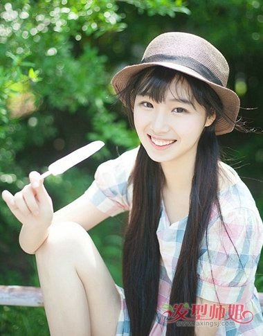 脸小的人头发披着好看还是扎起来 教显脸小扎头发