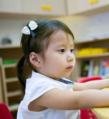 韩式儿童简单发型绑扎方法 小女童短发型绑扎方法