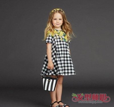 可爱三岁小女孩长头发图片 孩子长头发造型图片