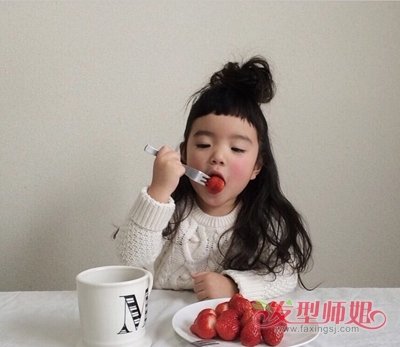 可爱三岁小女孩长头发图片 孩子长头发造型图片