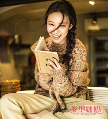 倪妮丸子头配花朵连衣裙又美又仙 “谋女郎”不做霸气御姐玩转小清新