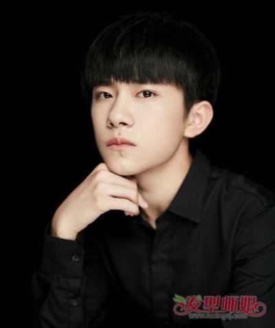 易烊千玺16岁生日快乐 易烊千玺清爽呆萌中学生发型