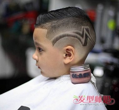 小孩子头发上的图形是怎么弄的 怎样才能设计孩子的发型