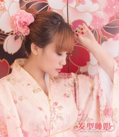 适用于脸有点大的人简单发型造型 脸大的女生适合绑什么发型