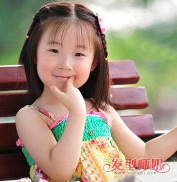 小学生头发俗气的女生适合什么发型 小学生小清新辫子发型