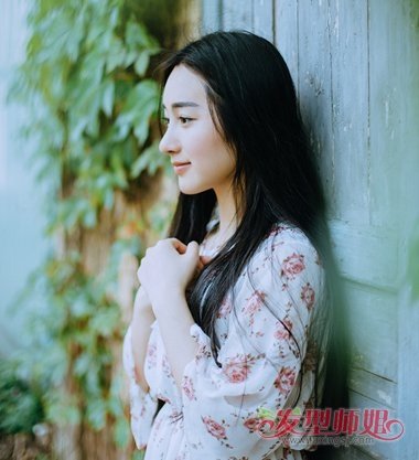 女生直板发型什么样子 直发披头发的发型