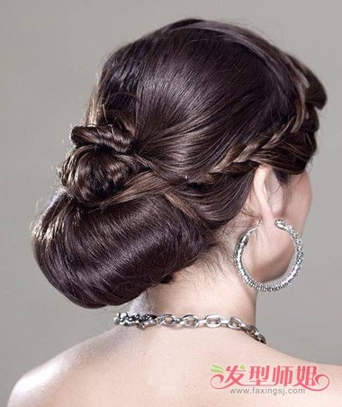 �Ƚϳ�������ַ����̷���������һ���ķ��� ����Ů�˳�����ͷ����ͼƬҲҪ�Լ�����һ��