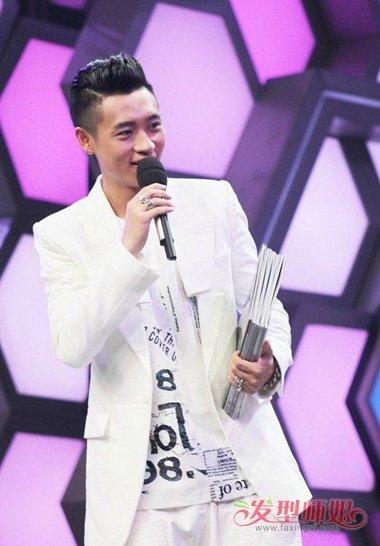 魏晨将会出席音乐风云榜 十年间特别舞台的卷发造型