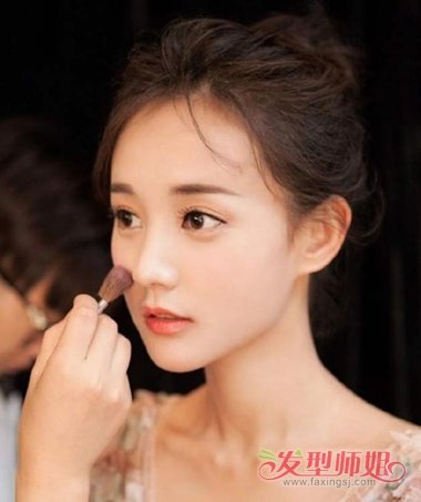怎么扎头发能让头顶头发显得蓬松鼓起来 上面鼓起来的盘发发型
