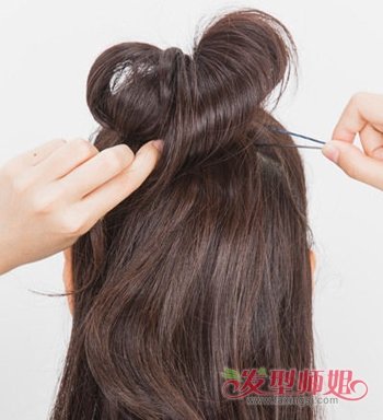 自已给自已的直发盘头发教程 直发怎么样盘才不会把头发盘坏
