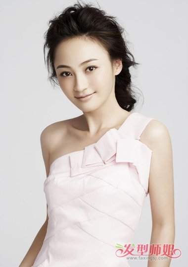 很圆脸身材小的女生怎么装扮好看 脸圆的人适合什么装束造型