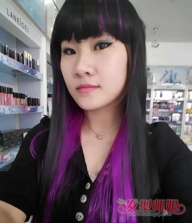 头发染什么色最自然 在黑色的头发上染紫色怎么染