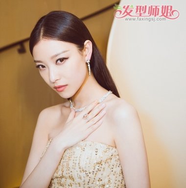 a夏天发型简单点 跟着倪妮梳夏季小清新长发发型