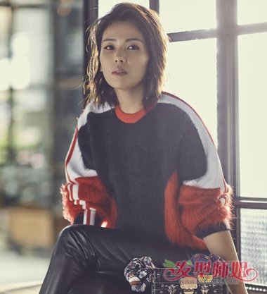 刘涛吃美食还不忘秀马甲线 39岁刘涛气质短发发型越来越女神