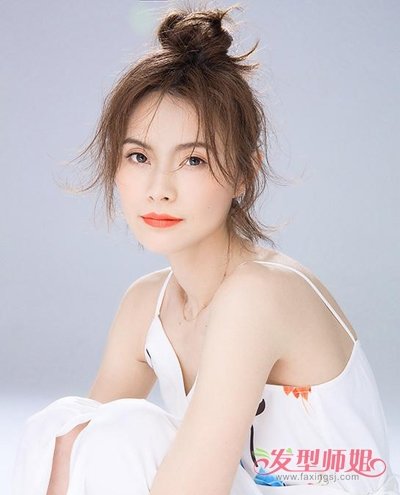 神龙茂最新街拍变身鬼马少女 神龙茂减龄又时尚的中短发发型