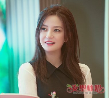 41岁赵薇侧辫配波点裙美出新高度 赵薇减龄时尚编发发型美回18岁