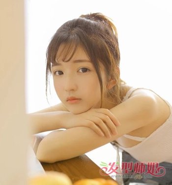 简单易学甜美盘发发型 甜美韩式盘发发型