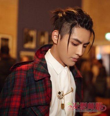 吴亦凡生日趴做成演唱会很壕 吴亦凡潮男另类发型look
