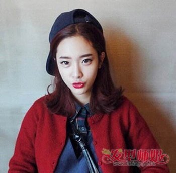 女生时尚深栗色染发发型 女生栗红色头发图片