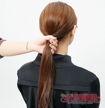 不用橡皮筋怎么扎马尾辫 女生不用皮筋扎马尾辫的方法