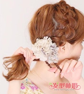 有关盘发发型的步骤教程 最新女生盘头发图文讲解