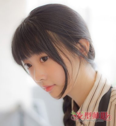 初中女生齐刘海编发发型