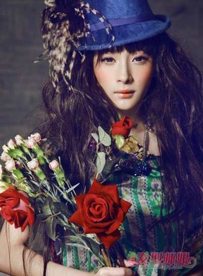 金星超大蝴蝶结礼帽现身机场贵妇范十足 明星示范礼帽与发型的搭配技巧