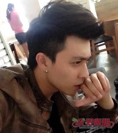 推子推飞机头步骤图解 怎样用电推子理发