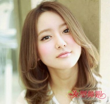 烫梨花内扣头多少钱 女生时尚短卷发