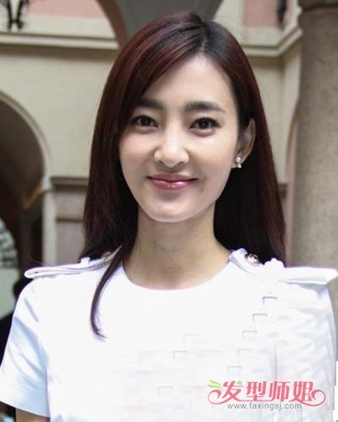 齐发尾适合直发还是卷发 长脸女生三七分发型打造
