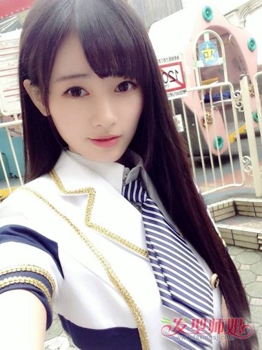 齐发尾适合直发还是卷发 长脸女生三七分发型打造
