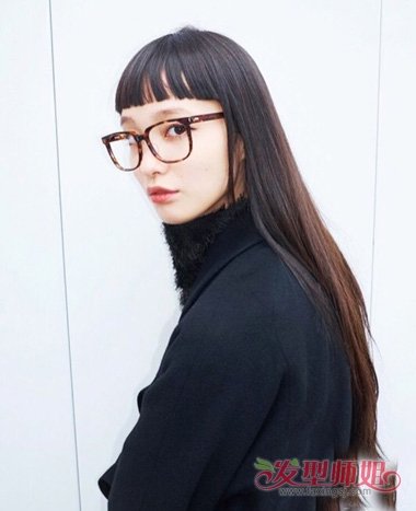 日本女长发眉上刘海发型 额前细毛精心处理修饰