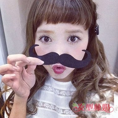 日本女长发眉上刘海发型 额前细毛精心处理修饰
