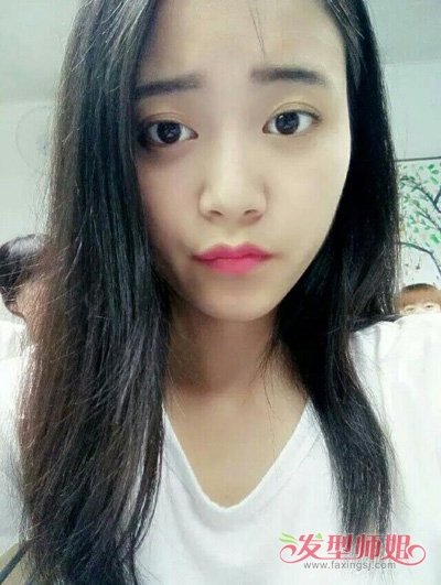 发际线高美女披散长发流行吗 直发适用于哪些性格的女生