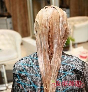 Ůɫͷɫ֮ǰҪϴͷ ŮԼڼɫķ