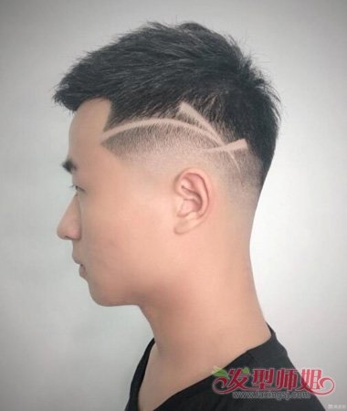 男生侧面刻痕两杠短发帅气冲天 硬汉男生后面刮痕发型图片大全