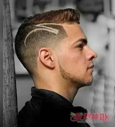 男生侧面刻痕两杠短发帅气冲天 硬汉男生后面刮痕发型图片大全