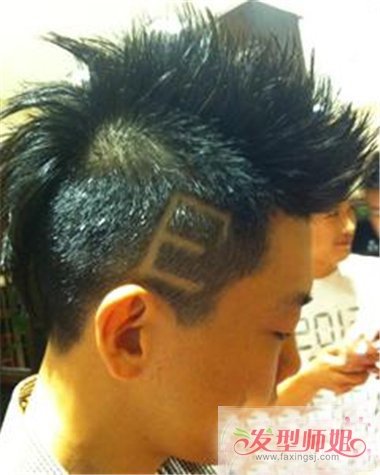 一般理发店刻痕头发需要多少钱 男生头发刻痕字母帅气造型图案